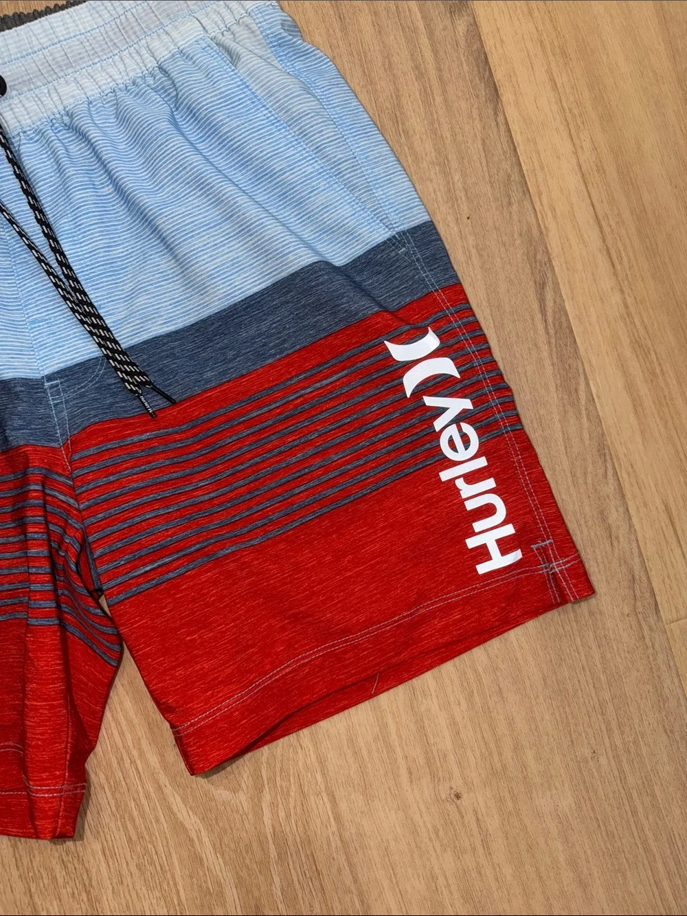 Hurley Red & Light Blue Striped Men's Swim Shorts lined men’s size small